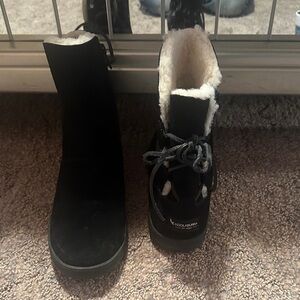 Koolaburra Black  Boots with Beige Fur Lining